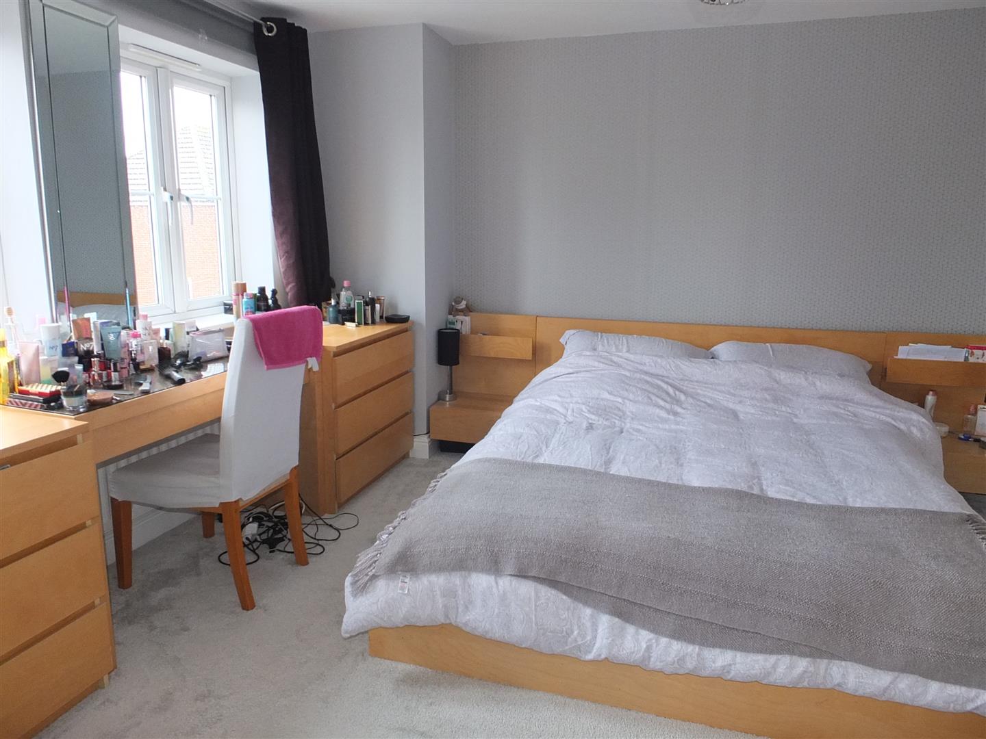 MASTER BEDROOM (2nd view)